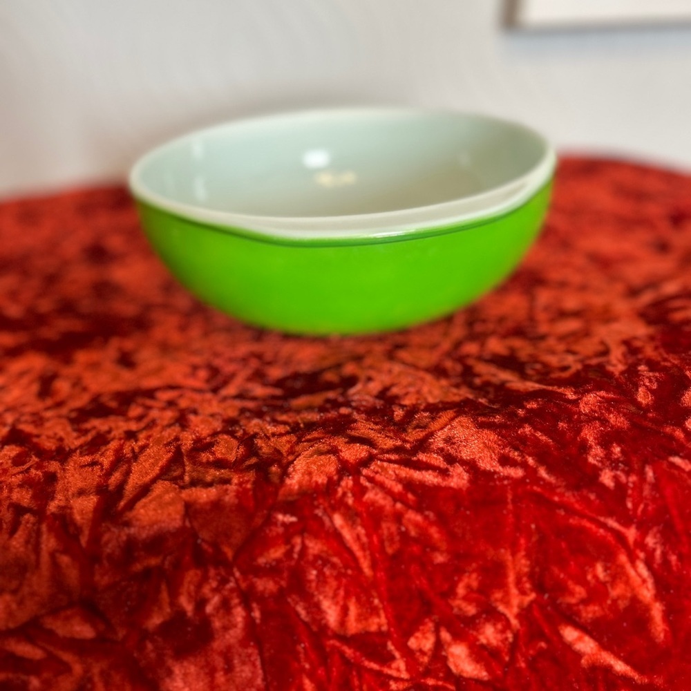 Pyrex Kelly Green Bowl - Picture 3 of 8